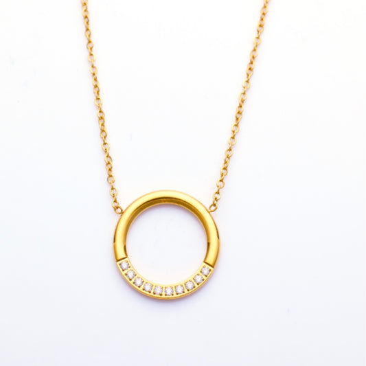 Round diamond necklace